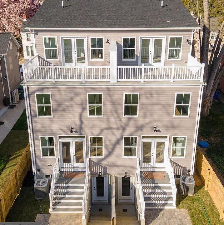 2nd image of 252 S Carroll B St