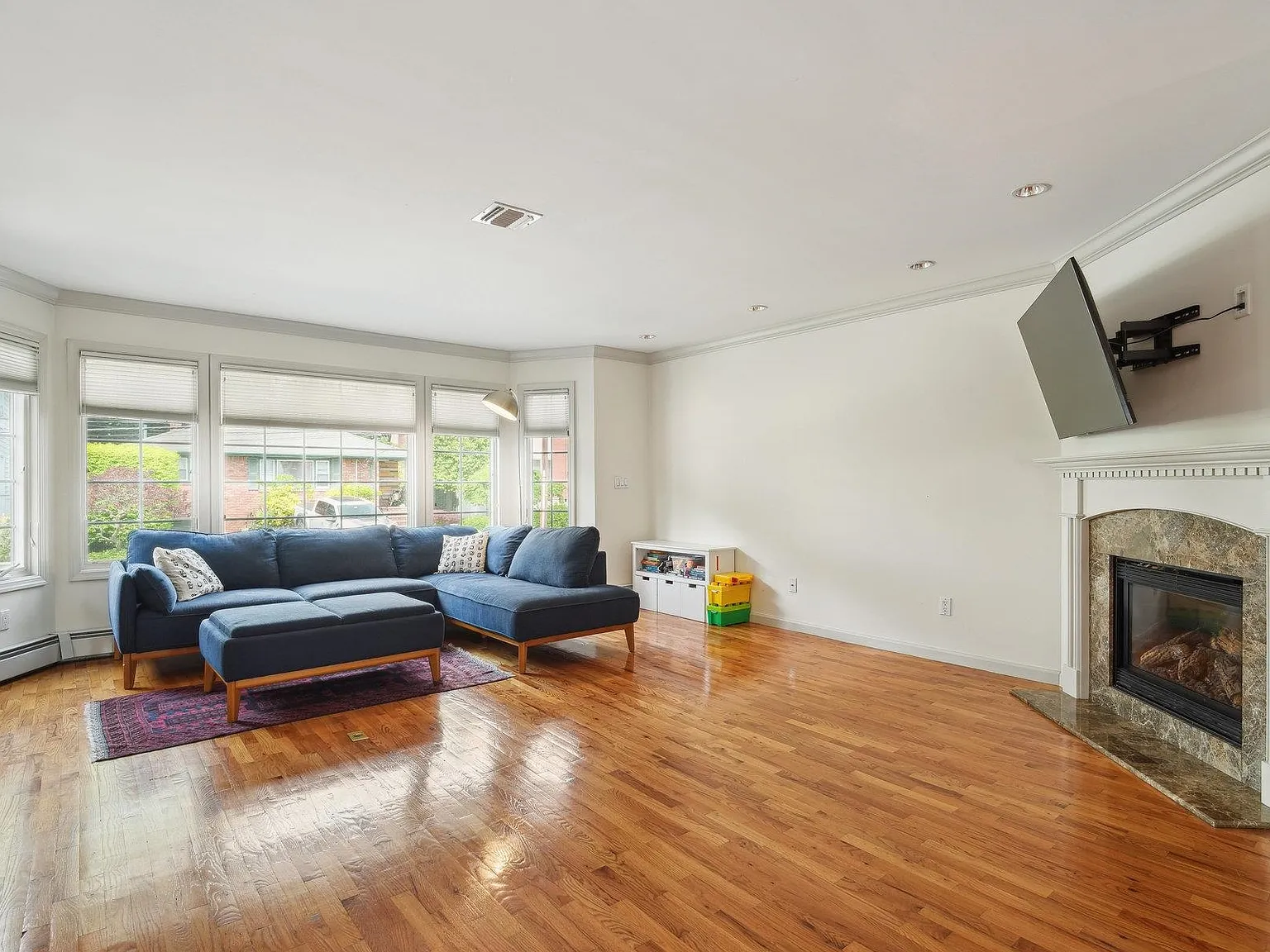 4 bed, 3.5 bath, $6,300 — Photo 4