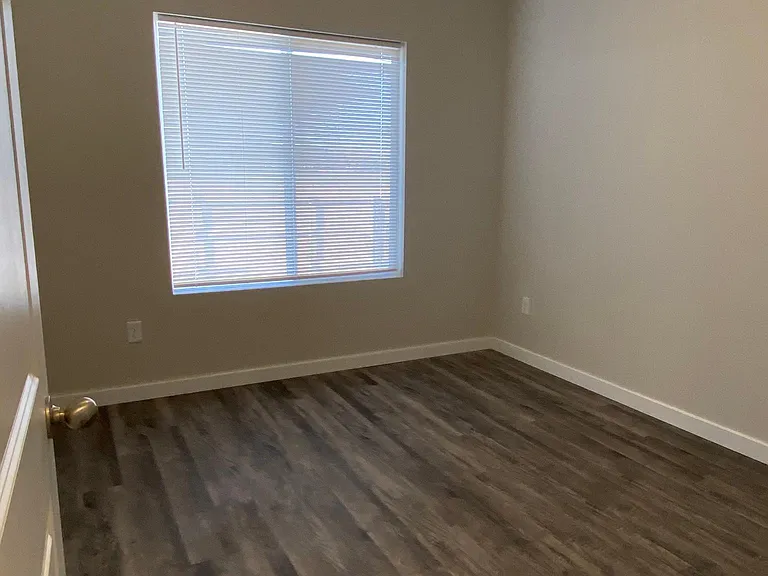 560 E Martens Dr — Photo 5