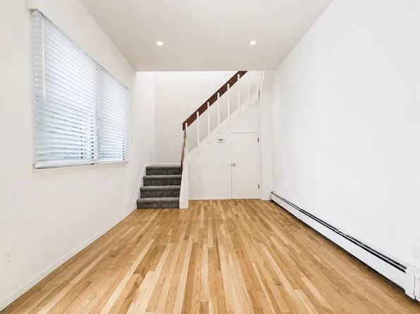 55 Continental Pl #B, Glen Cove, NY 11542