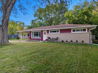 2925 N 124th St, Brookfield, WI 53005