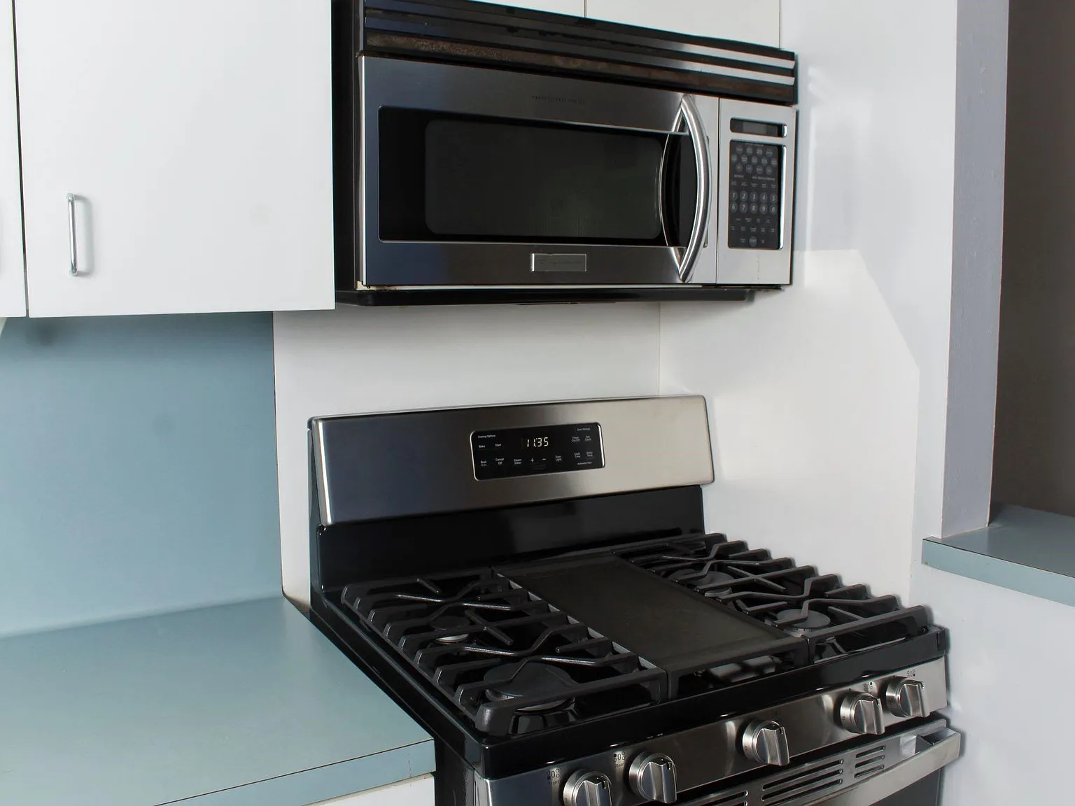1 bed, 1.0 bath, 2888 sqft, $1,100 — Photo 4