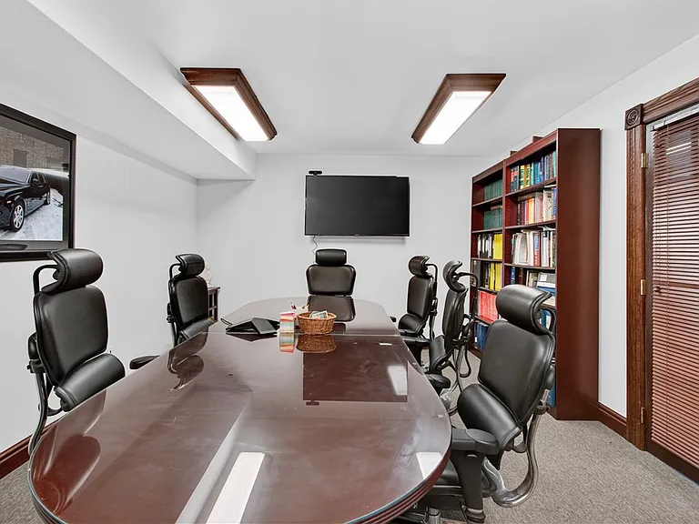 7240 McKnight Rd — Photo 18