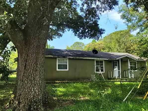5900 Bay Ave, Moss Point, MS 39563
