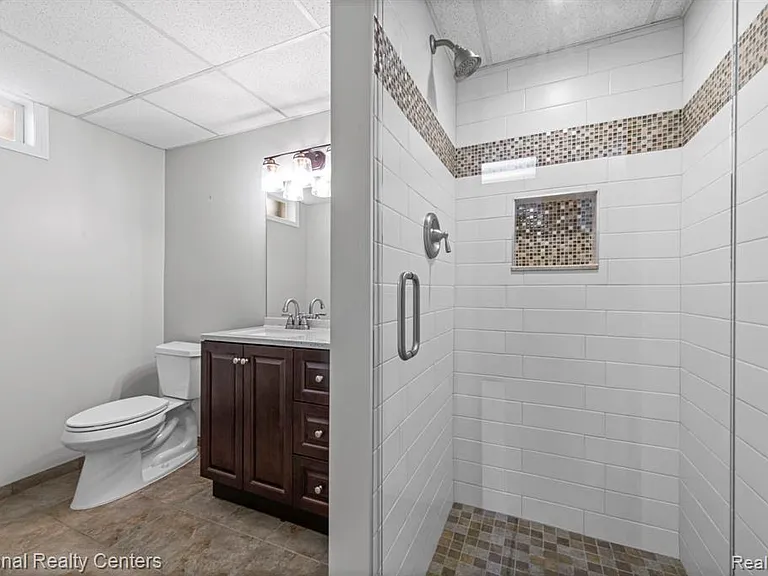 4521 Elmwood Ave — Photo 27