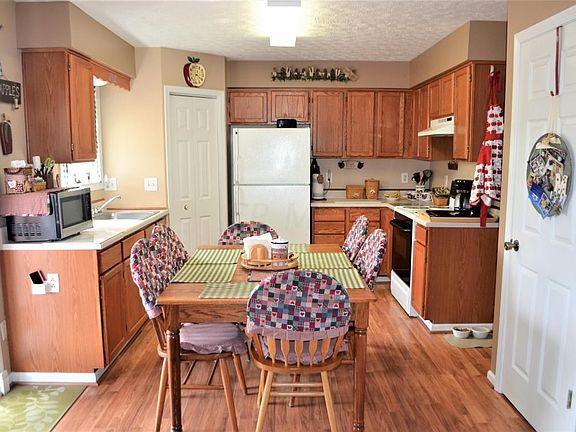 5th image of 218 N Bend Dr