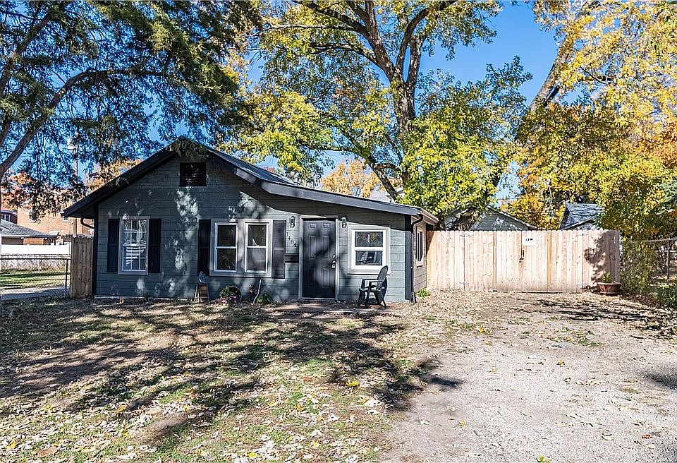 1st image of 1484 E Clay St