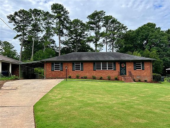 3rd image of 2154 Pawnee Dr SE