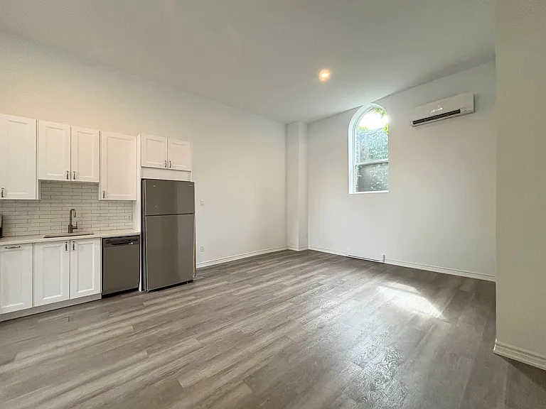 16 West Ave S #117 — Photo 9
