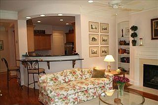 4th image of 176 Ridgeland Avenue Belmont Unit 301