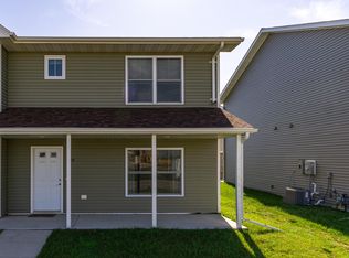 818 Thames Ct, Grand Forks, ND 58203