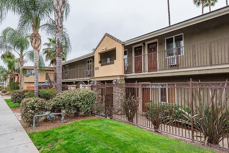 2nd image of 800 N Mollison Ave Unit 44