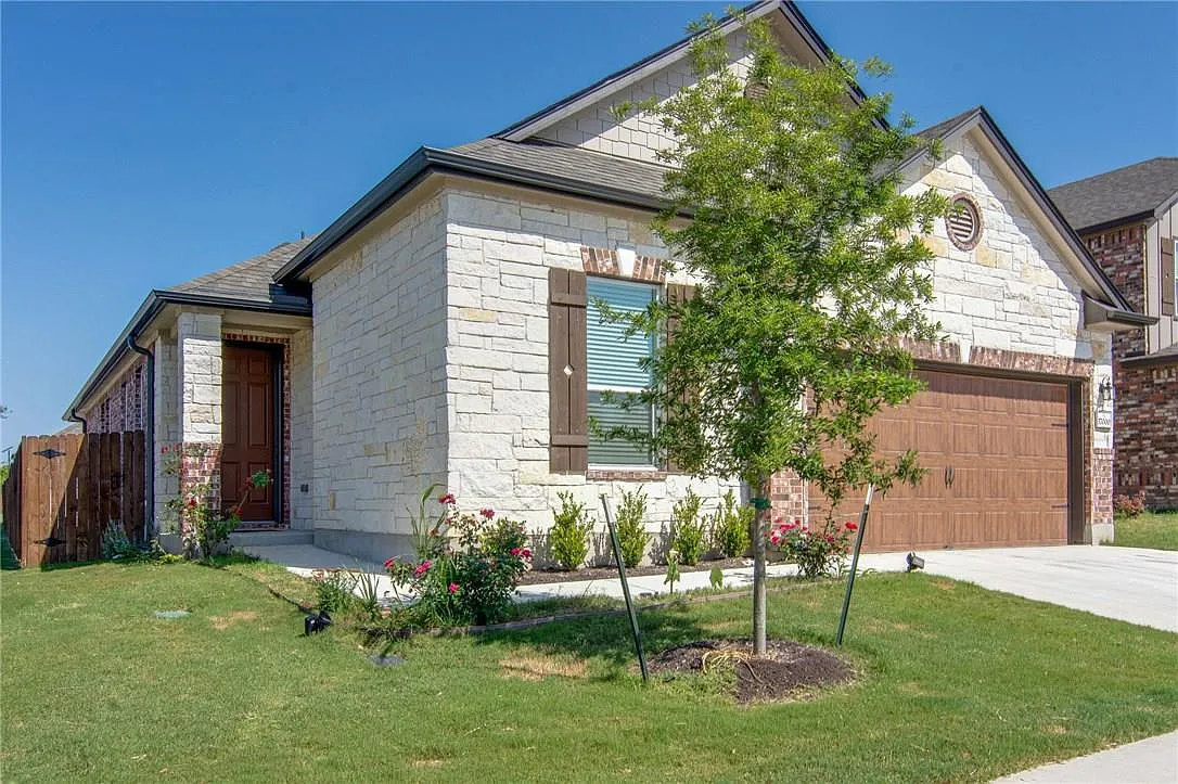 4 bed, 2.0 bath, 1892 sqft, $2,200 — Photo 4