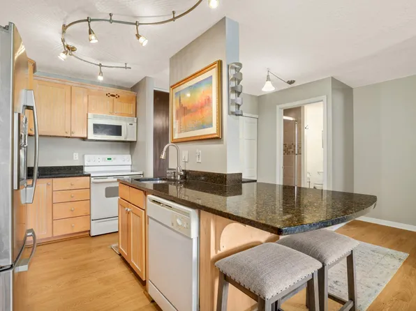 2800 Hamline Ave N APT 121, Roseville, MN 55113