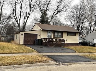 2430 Chinook Rd, Waukegan, IL 60087