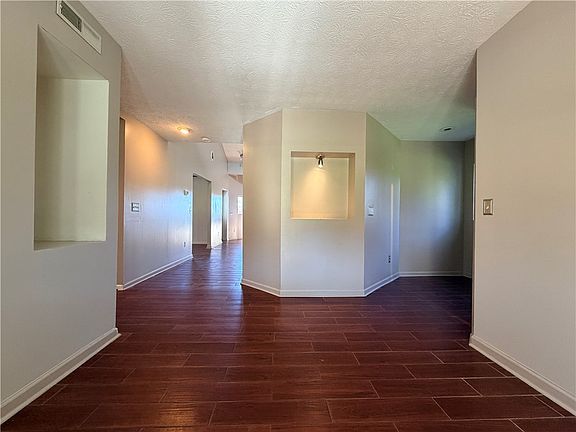 3rd image of 5 Valley View Dr
