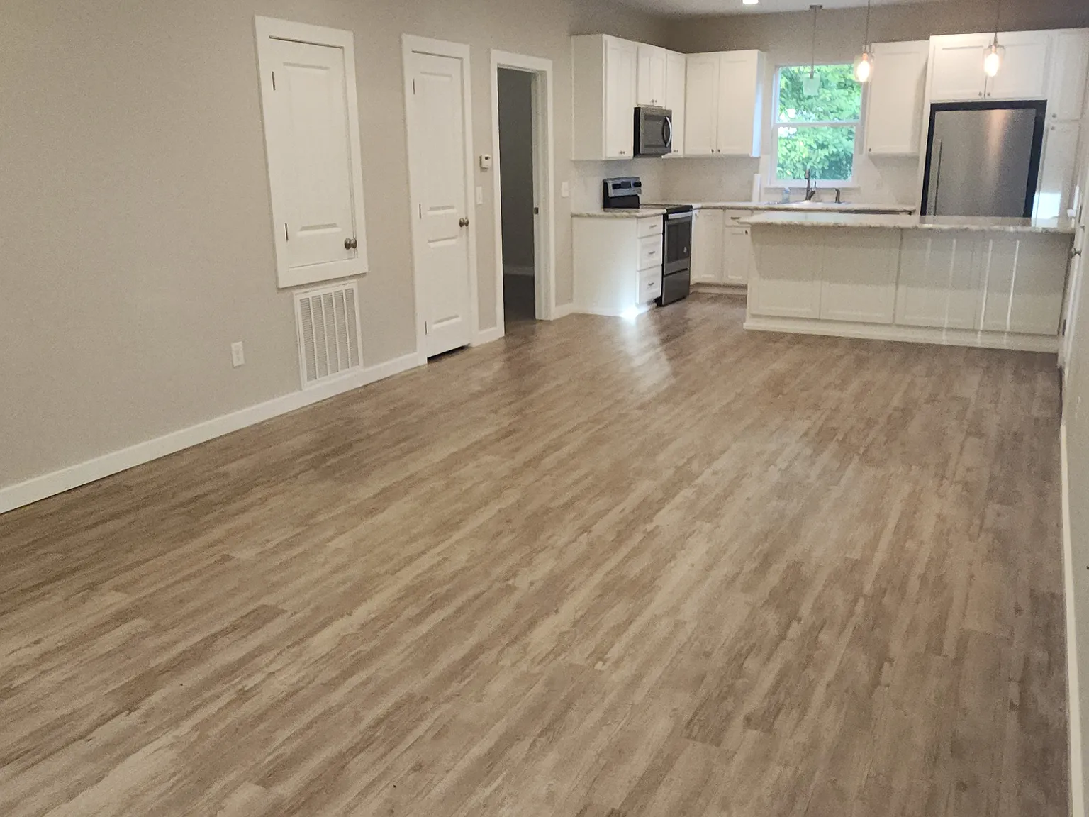 1601 Birdsong St — Photo 4