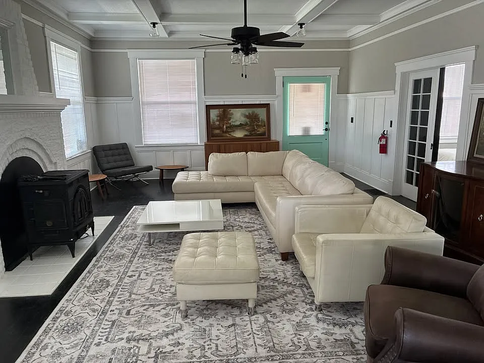 11 bed, 4096 sqft, $950 — Photo 4