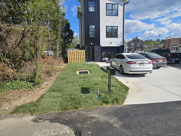 2370 Randolph St — Photo 19