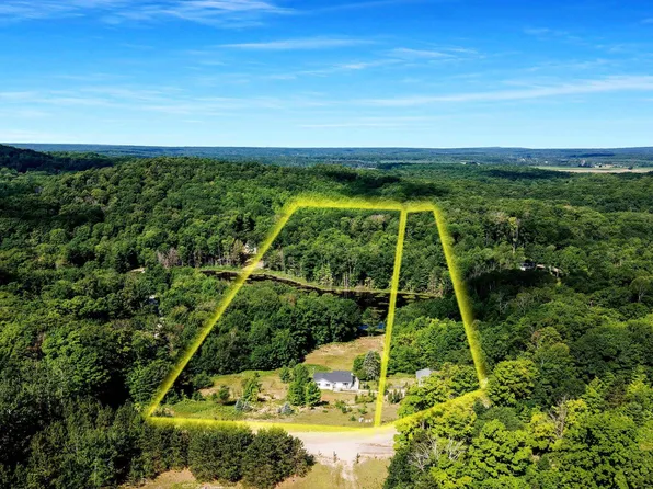 9460 Green Briar Rd, Lake Ann, MI 49650