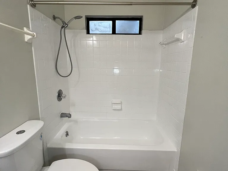 2660 N Point Ln #B — Photo 12