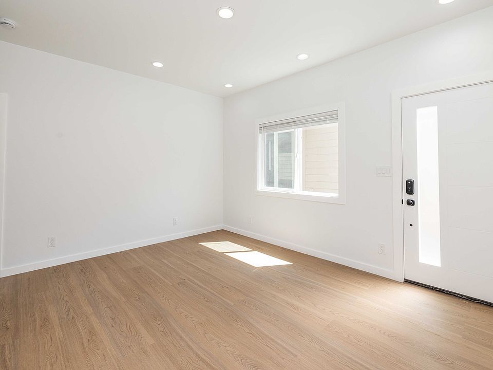 Entry & Living/Dining Area
