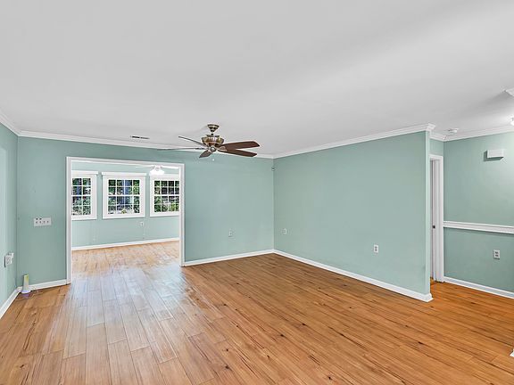 3rd image of 3 Woodcove Ct