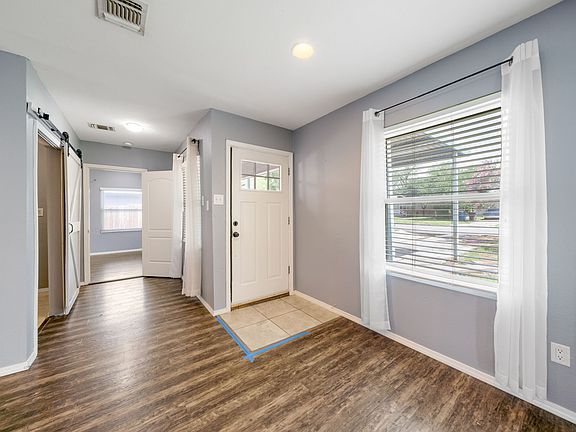 5th image of 526 Schmeltzer Ln