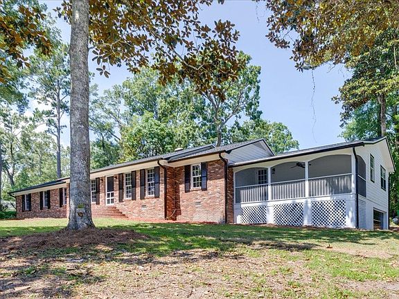 3rd image of 3752 Suffolk Dr