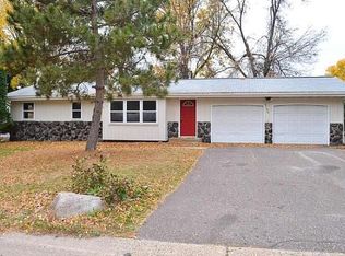 2199 Cohansey Blvd, Roseville, MN 55113