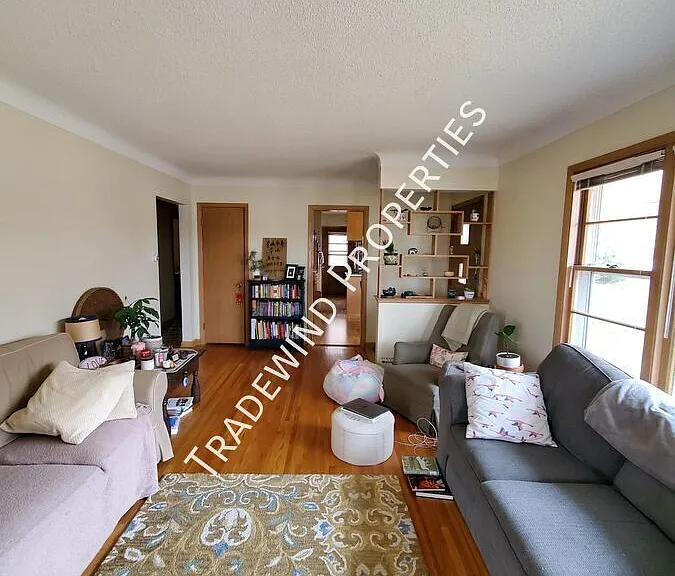 2488 Chatsworth St N — Photo 5