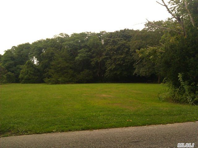 1st image of N Paquatuck Ave