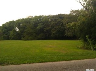 N Paquatuck Ave, East moriches, NY 11940