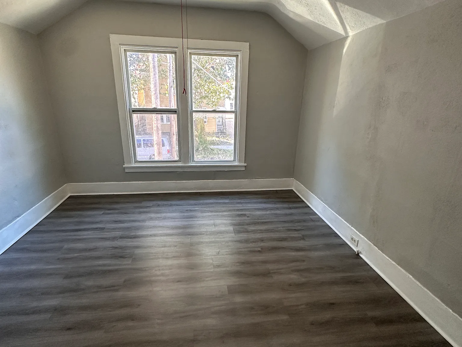 5 bed, 1512 sqft, $1,400 — Photo 2