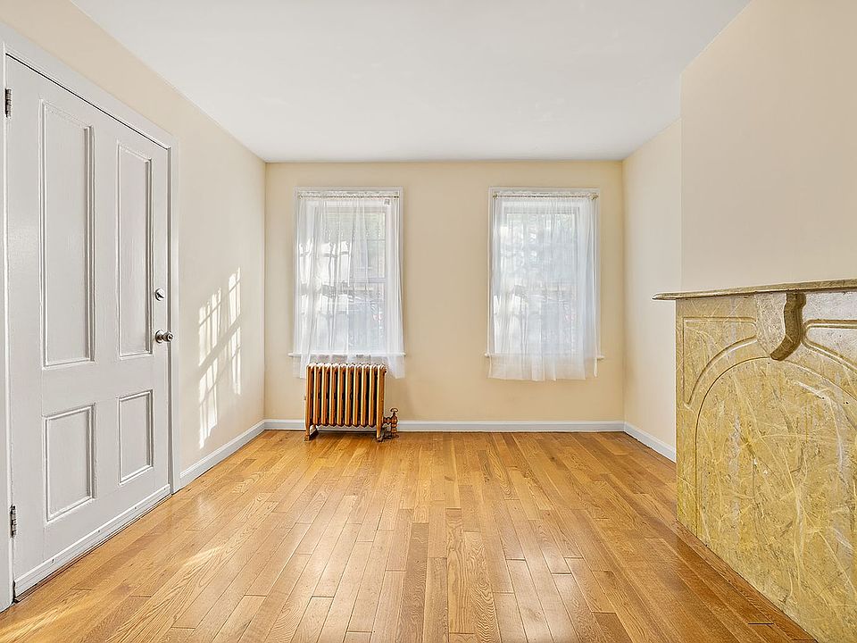 1st image of 305 12th St #1