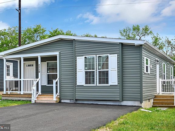 3rd image of 2110 Scull St