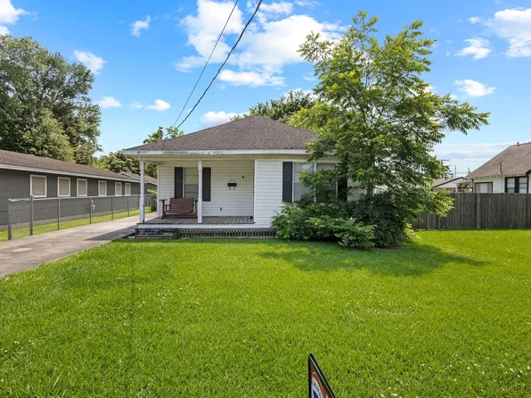 815 N 14th St, Nederland, TX 77627