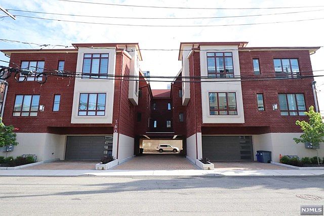 1st image of 160B Cedar St #B