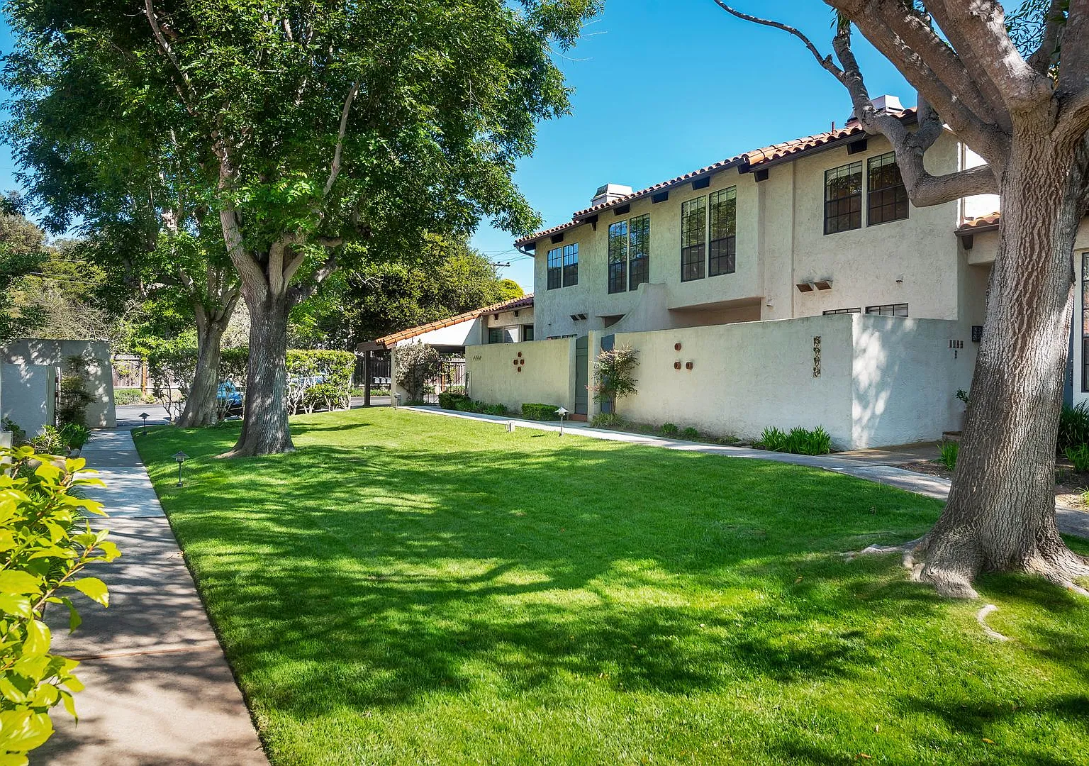 Spanish-style 3/2 Montecito Condo in MUS school district! — Photo 3