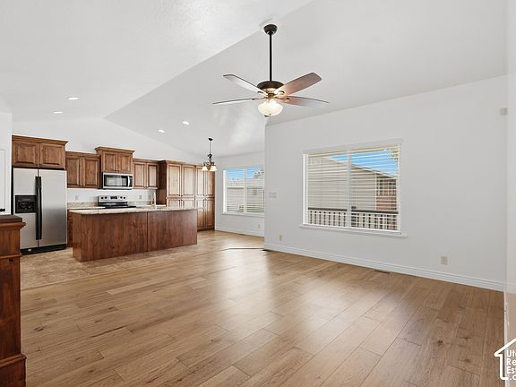 5th image of 46 Whitaker Cir