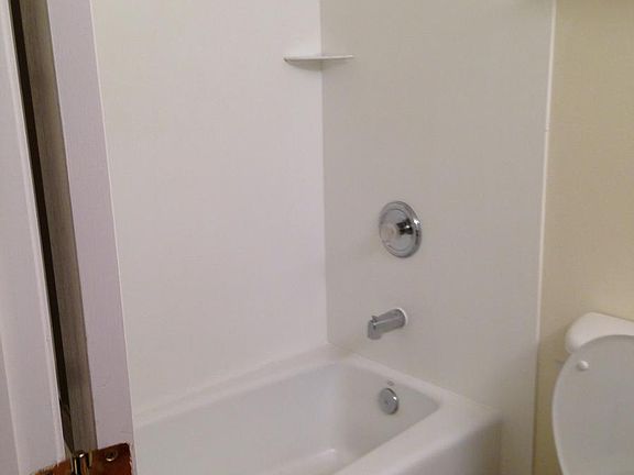 Full Tub Bathroom