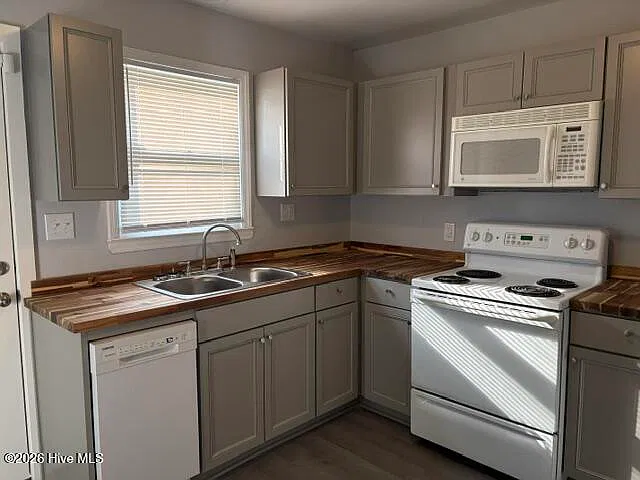 3 bed, 1.5 bath, $1,300 — Photo 3
