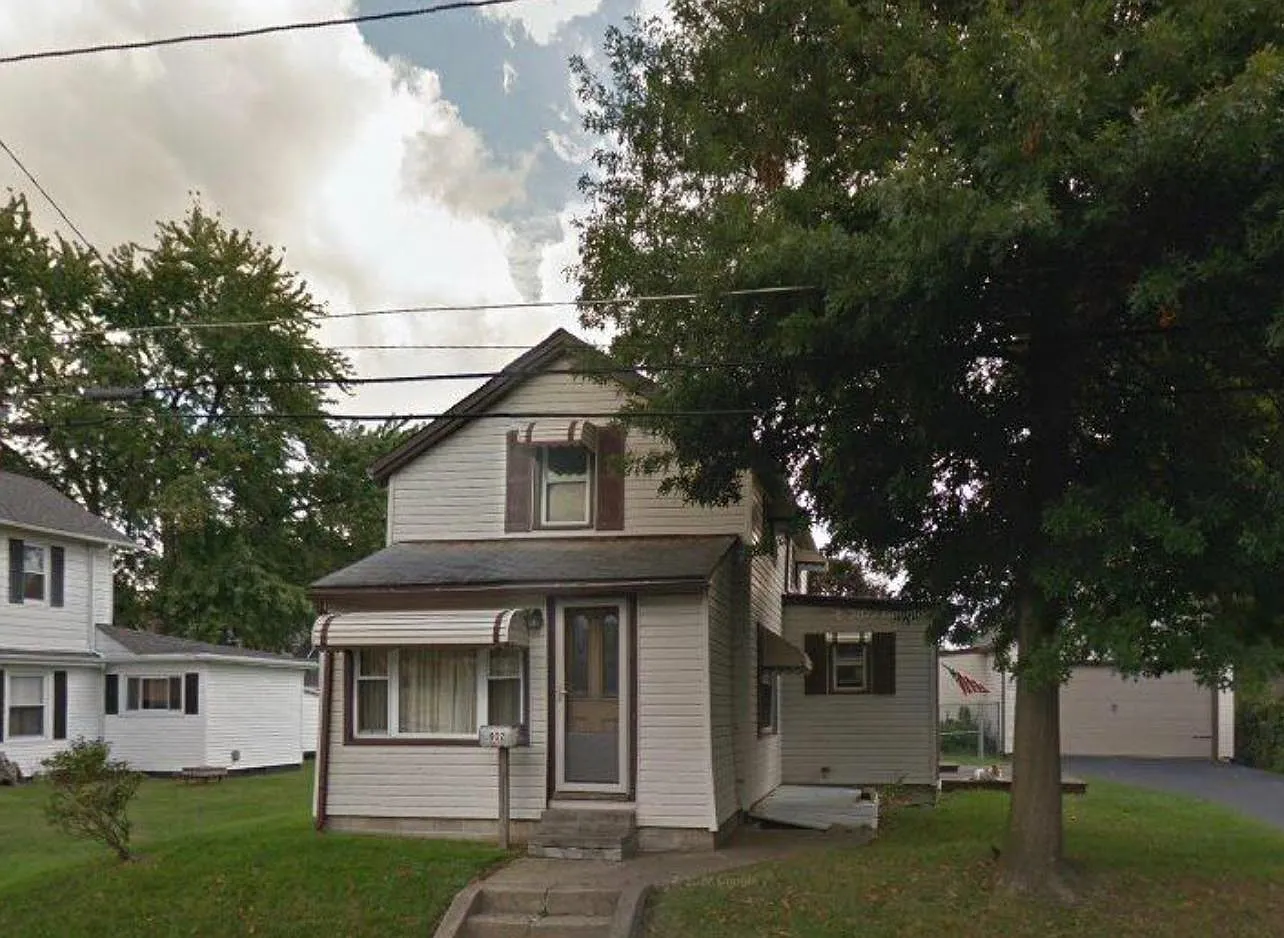 902 10th St NE photo 1