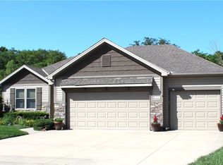 607 Tomahawk Ct, Smithville, MO 64089