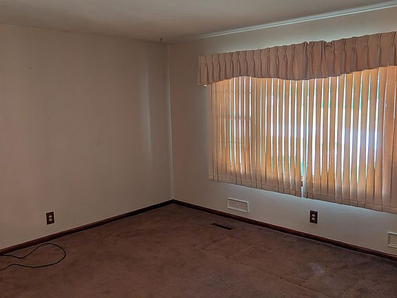 5th image of 2352 Wisconsin Rd