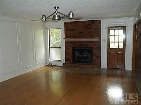 2nd image of 701 College St