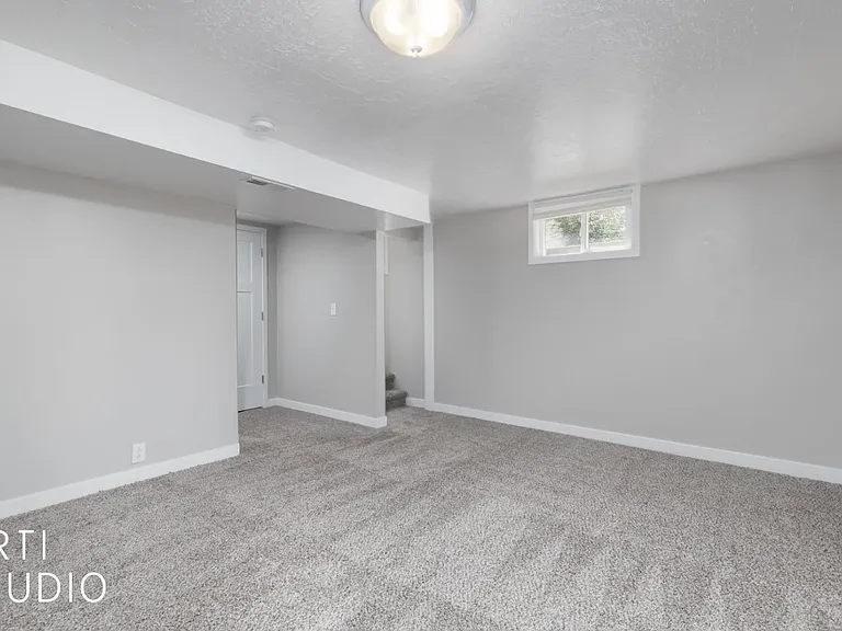 846 E McFarland St — Photo 9