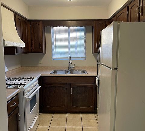 2nd image of 620 W 65th St APT 3