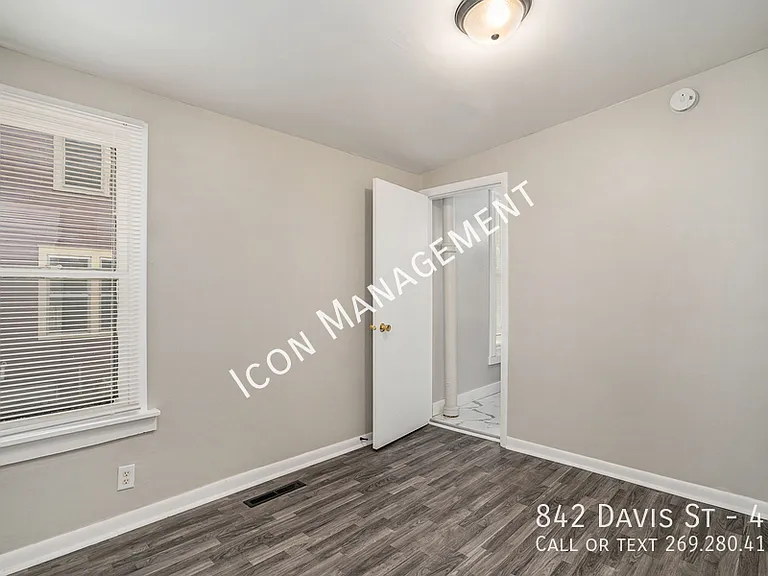 842 Davis St #4 — Photo 12