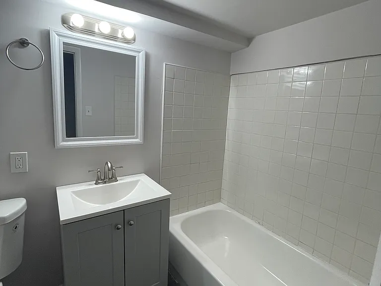 1514 N Luzerne Ave — Photo 14